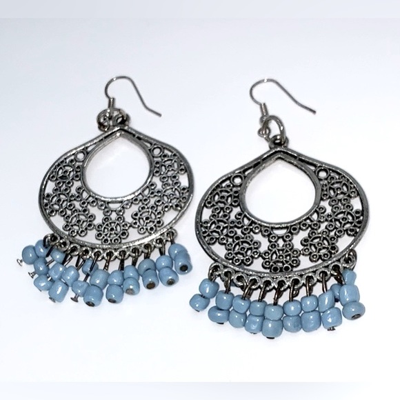 A super-pretty pair of earrings! - Picture 3 of 5